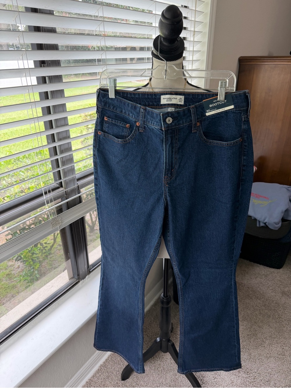 NWT Abercrombie & Fitch Mid Rise Bootcut Jeans Women’s Curve Love